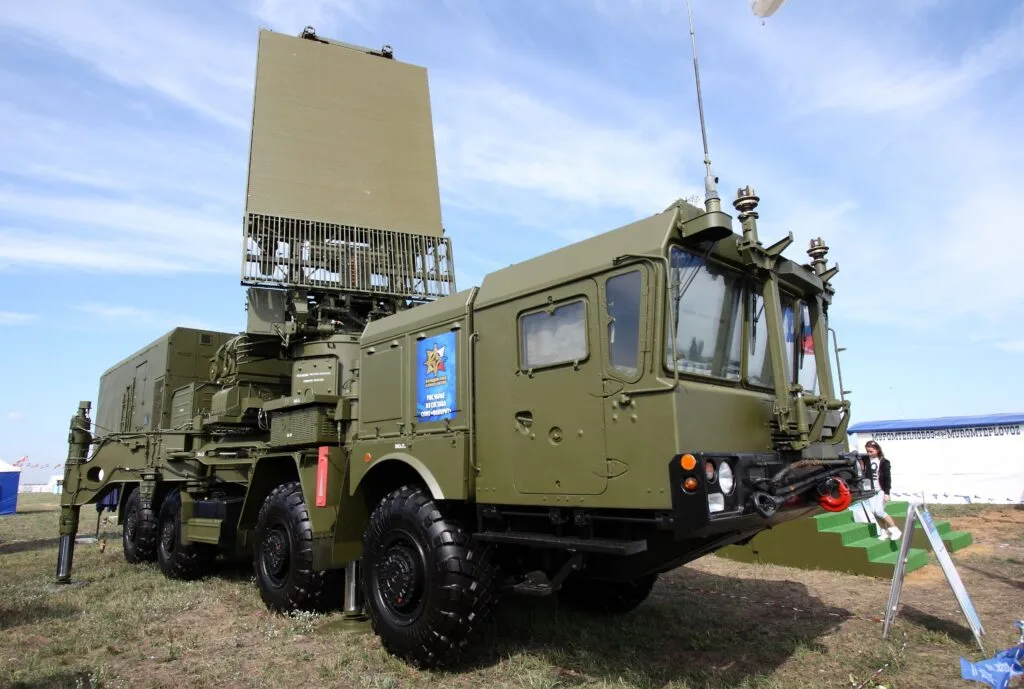 96L6E at the MAKS 2011 01